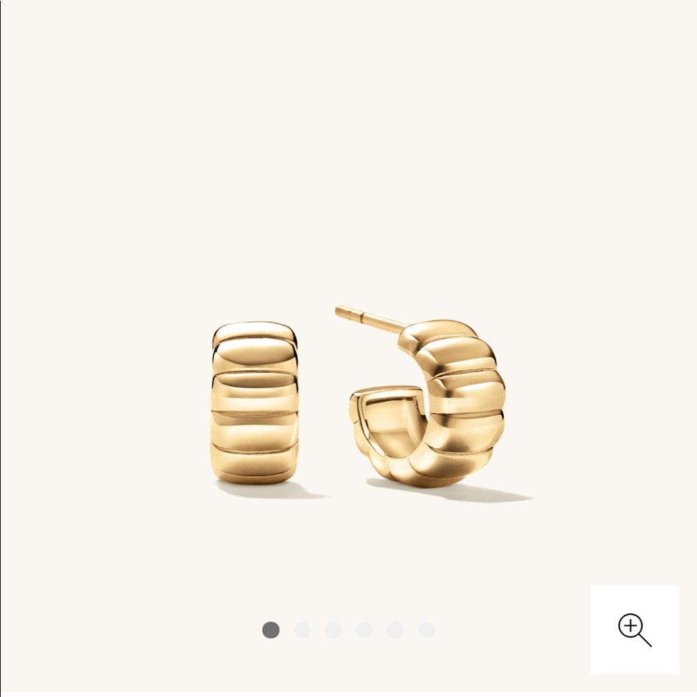 Mejuri charlotte bold Huggies